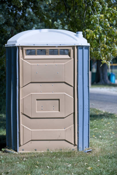 Best Portable restroom trailer rental  in Riverton, WY