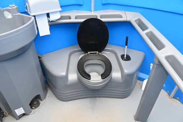 Best Portable restroom trailer rental  in Riverton, WY